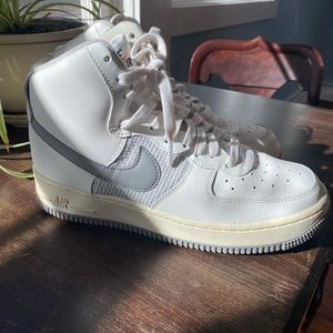 Nike Air Force 1… 6.5Y fits women’s 8